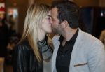 Beverwijk 24 december 2016
Estavana Polman en Rafael v d Vaart overhandigen Charles Ruijgrok een cheque van 2500 euro voor het zeldzame ziekten fonds . Event vond plaats in de winkel van de moeder van rafael Lolita .
