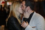 Beverwijk 24 december 2016
Estavana Polman en Rafael v d Vaart overhandigen Charles Ruijgrok een cheque van 2500 euro voor het zeldzame ziekten fonds . Event vond plaats in de winkel van de moeder van rafael Lolita .