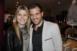 Beverwijk 24 december 2016
Estavana Polman en Rafael v d Vaart overhandigen Charles Ruijgrok een cheque van 2500 euro voor het zeldzame ziekten fonds . Event vond plaats in de winkel van de moeder van rafael Lolita .