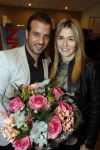 Beverwijk 24 december 2016
Estavana Polman en Rafael v d Vaart overhandigen Charles Ruijgrok een cheque van 2500 euro voor het zeldzame ziekten fonds . Event vond plaats in de winkel van de moeder van rafael Lolita .