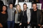 Beverwijk 24 december 2016
Estavana Polman en Rafael v d Vaart overhandigen Charles Ruijgrok een cheque van 2500 euro voor het zeldzame ziekten fonds . Event vond plaats in de winkel van de moeder van rafael Lolita . Lolita ramon en broer Fernando