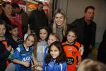 Beverwijk 24 december 2016
Estavana Polman en Rafael v d Vaart overhandigen Charles Ruijgrok een cheque van 2500 euro voor het zeldzame ziekten fonds . Event vond plaats in de winkel van de moeder van rafael Lolita .