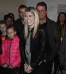 Beverwijk 24 december 2016
Estavana Polman en Rafael v d Vaart overhandigen Charles Ruijgrok een cheque van 2500 euro voor het zeldzame ziekten fonds . Event vond plaats in de winkel van de moeder van rafael Lolita .