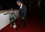 Amsterdam 21 december 2016
Sportman en sportvrouw van het jaar verkiezing tijdens het sportgala in de RAI. Frank Rijkaard met een jong voetballertje van ajax en met zijn vrouw stephanie