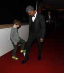 Amsterdam 21 december 2016
Sportman en sportvrouw van het jaar verkiezing tijdens het sportgala in de RAI. Frank Rijkaard met een jong voetballertje van ajax en met zijn vrouw stephanie