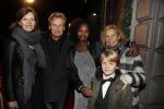 Amsterdam 22 december 2016
Premiere wereld kerstcircus in Carre. Henny Huisman met vrouw Lia dchter en kleinkinderen