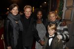Amsterdam 22 december 2016
Premiere wereld kerstcircus in Carre. Henny Huisman met vrouw Lia dchter en kleinkinderen