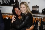 Beverwijk 24 december 2016
Estavana Polman en Rafael v d Vaart overhandigen Charles Ruijgrok een cheque van 2500 euro voor het zeldzame ziekten fonds . Event vond plaats in de winkel van de moeder van rafael Lolita . Lolita ramon en broer Fernando