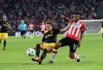 Eindhoven, 13 September 2016
PSV-Atletico Madrid, eindstand 0-1 
Eerste wedstrijd voorronde CL Seizoen 2016-2017
Luciano Narsingh in duel met  Jose Maria Gimenez