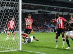 Eindhoven, 1 November 2016
4e wedstrijd voorronde Champions Leaugue seizoen 2016/2017
PSV-Bayern Munchen, eindstand 1-2
Nicolas Isimat-Mirin in duel met Thomas Muller