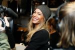 Beverwijk 24 december 2016
Estavana Polman en Rafael v d Vaart overhandigen Charles Ruijgrok een cheque van 2500 euro voor het zeldzame ziekten fonds . Event vond plaats in de winkel van de moeder van rafael Lolita . Nicolette Kluijver