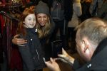 Beverwijk 24 december 2016
Estavana Polman en Rafael v d Vaart overhandigen Charles Ruijgrok een cheque van 2500 euro voor het zeldzame ziekten fonds . Event vond plaats in de winkel van de moeder van rafael Lolita . Nicolette Kluijver