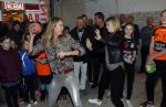 Beverwijk 24 december 2016
Estavana Polman en Rafael v d Vaart overhandigen Charles Ruijgrok een cheque van 2500 euro voor het zeldzame ziekten fonds . Event vond plaats in de winkel van de moeder van rafael Lolita . Nicolette Kluijver