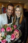 Beverwijk 24 december 2016
Estavana Polman en Rafael v d Vaart overhandigen Charles Ruijgrok een cheque van 2500 euro voor het zeldzame ziekten fonds . Event vond plaats in de winkel van de moeder van rafael Lolita .