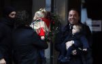 Amsterdam 7 januari 2017
Robert Doornbos met dochter en en Vincent v d Weijden met zijn dochter op de cornelis schuytstraat