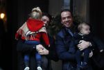 Amsterdam 7 januari 2017
Robert Doornbos met dochter en en Vincent v d Weijden met zijn dochter op de cornelis schuytstraat