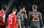 Eindhoven, 1 November 2016
4e wedstrijd voorronde Champions Leaugue seizoen 2016/2017
PSV-Bayern Munchen, eindstand 1-2
Robert Lewandowski in gesprek met Thomas Muller