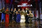 Amsterdam 21 december 2016
Sportman en sportvrouw van het jaar verkiezing tijdens het sportgala in de RAI.
 De winnaars op het podium, met (VLNR) Ilse Paulis en Maaike Head, Jan Lammers, Liesette Bruinsma, Sanne Wevers, Vincent Wevers en Esther Vergeer