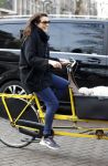 Amsterdam 19 december 2016 
Susan Visser met hond in bakfiets in Amsterdam zuid
