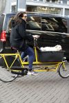 Amsterdam 19 december 2016 
Susan Visser met hond in bakfiets in Amsterdam zuid