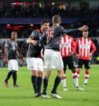 Eindhoven, 1 November 2016
4e wedstrijd voorronde Champions Leaugue seizoen 2016/2017
PSV-Bayern Munchen, eindstand 1-2
Thomas Muller in discussie met Xabi Alonso
