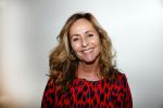 Amsterdam 16 oktober 2017
Boekpresentatie Marjolein Hurkmans . Angela Groothuizen ontvangt het eerste exemplaar.