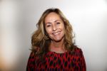 Amsterdam 16 oktober 2017
Boekpresentatie Marjolein Hurkmans . Angela Groothuizen ontvangt het eerste exemplaar.