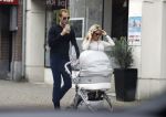 Amsterdam 14 oktober 2017
Dochter Jaap v Zweden Anna Sophia met partner achter kindwerwagen