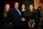 Amsterdam 21 december 2017
Premiere kerstcircus in Carre. Bert Simhoffer met zwangere vrouw en dochters