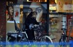 Amsterdam 15 december 2017
Doutzen Kroes winkelend op de beethovenstraat.