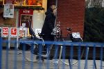 Amsterdam 15 december 2017
Doutzen Kroes winkelend op de beethovenstraat.