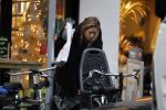Amsterdam 15 december 2017
Doutzen Kroes winkelend op de beethovenstraat.