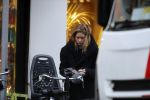 Amsterdam 15 december 2017
Doutzen Kroes winkelend op de beethovenstraat.