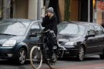 Amsterdam 15 december 2017
Doutzen Kroes winkelend op de beethovenstraat.