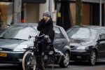 Amsterdam 15 december 2017
Doutzen Kroes winkelend op de beethovenstraat.