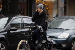 Amsterdam 15 december 2017
Doutzen Kroes winkelend op de beethovenstraat.