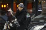 Amsterdam 15 december 2017
Doutzen Kroes winkelend op de beethovenstraat.
