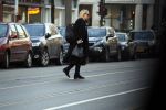 Amsterdam 22 december 2017 
Eva Jinek stapt in Taxi bij haar huis