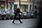 Amsterdam 22 december 2017 
Eva Jinek stapt in Taxi bij haar huis