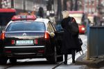 Amsterdam 22 december 2017 
Eva Jinek stapt in Taxi bij haar huis