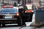 Amsterdam 22 december 2017 
Eva Jinek stapt in Taxi bij haar huis