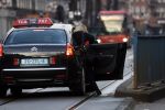 Amsterdam 22 december 2017 
Eva Jinek stapt in Taxi bij haar huis