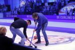 Aalsmeer 20 december 2017
Opnames de curling quiz met Frans Bauer Mark Tuitert Ellen Hoog Brace Sjoerd v Ramshorst Evert ten Napel Levi v Kempen Frank Lammers Sanne en Lieke Wevers. De opnames vinden plaats in de studio in Aalsmeer.