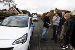 Fijnaart 27 december 2017
Christiaan Bauer heeft zijn eerste autorijles . Frans en Mariska zwwaaien hem uit.