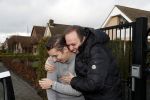 Fijnaart 27 december 2017
Christiaan Bauer heeft zijn eerste autorijles . Frans en Mariska zwwaaien hem uit.