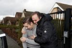 Fijnaart 27 december 2017
Christiaan Bauer heeft zijn eerste autorijles . Frans en Mariska zwwaaien hem uit.