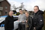 Fijnaart 27 december 2017
Christiaan Bauer heeft zijn eerste autorijles . Frans en Mariska zwwaaien hem uit.