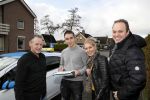 Fijnaart 27 december 2017
Christiaan Bauer heeft zijn eerste autorijles . Frans en Mariska zwwaaien hem uit.