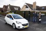 Fijnaart 27 december 2017
Christiaan Bauer heeft zijn eerste autorijles . Frans en Mariska zwwaaien hem uit.