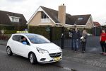 Fijnaart 27 december 2017
Christiaan Bauer heeft zijn eerste autorijles . Frans en Mariska zwwaaien hem uit.